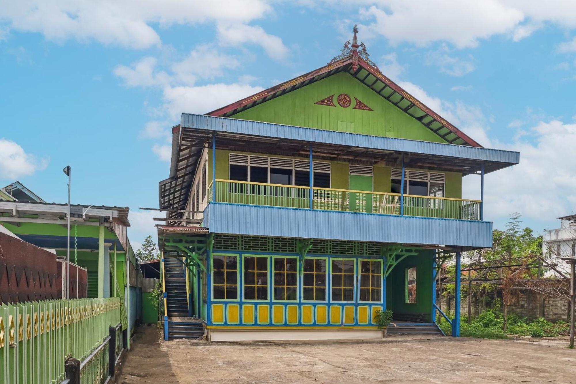 Spot On 92890 Losmen Bahalap Syariah Marabahannearsiring Marabahan Ulek Barito Banjarmasin  Exterior photo