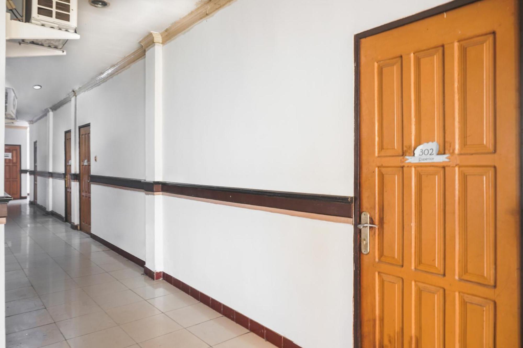 Spot On 92890 Losmen Bahalap Syariah Marabahannearsiring Marabahan Ulek Barito Banjarmasin  Exterior photo